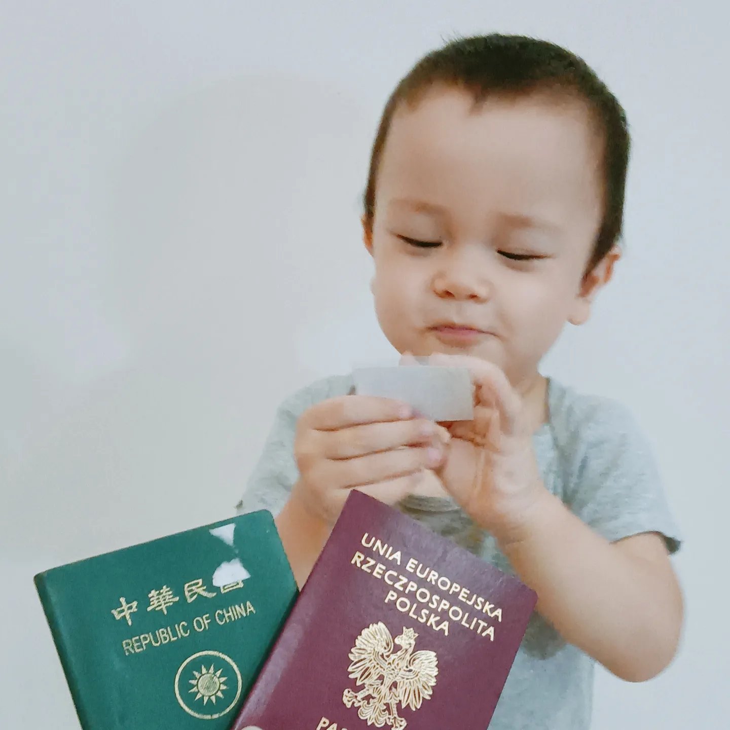 嬰兒第一次申請護照