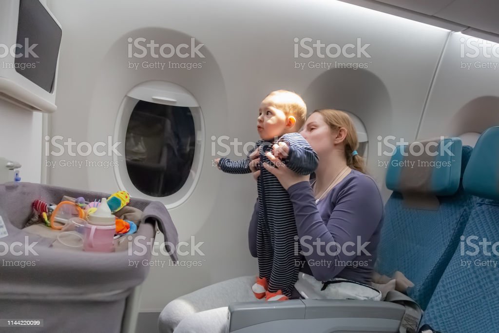帶嬰兒搭飛機超強攻略！長途飛行也不怕，準備這些就能輕鬆帶寶寶飛！